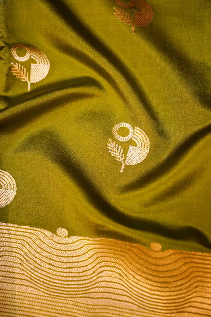Regal Parrot Green – Handwoven Banarasi Pure Katan Silk Saree with Zari Weave Design