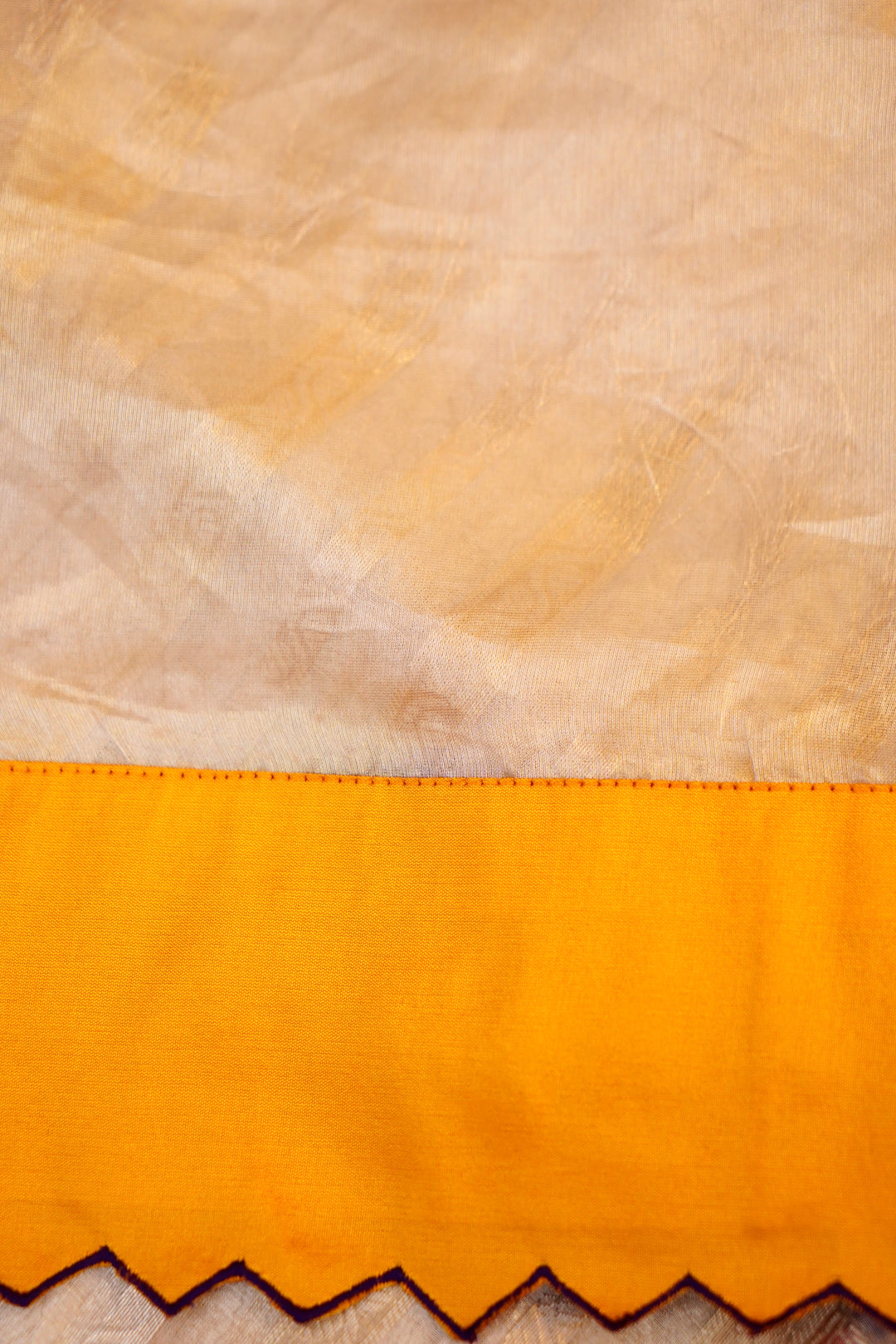 Lustrous Silver Handwoven Banarasi Pure Tissue Silk Saree