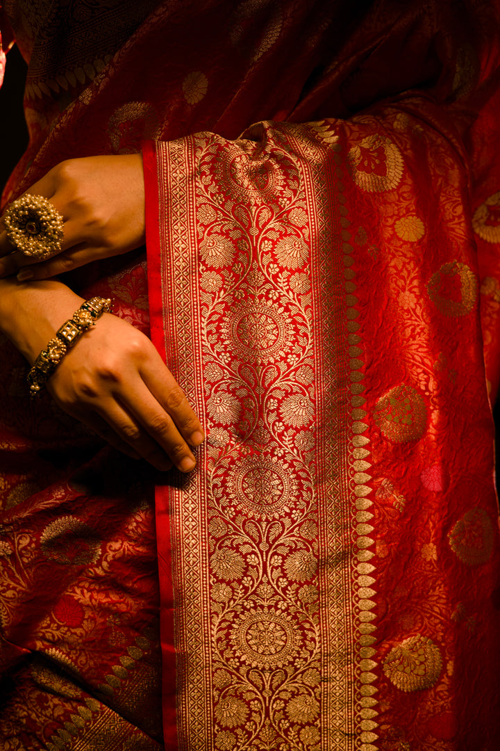 Red Bridal Handwoven Banarasi Jamawar Pure Katan Brocade Silk Meenakari Jaal Saree View 4