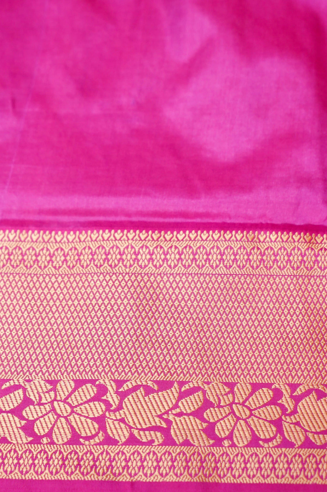 Graceful Pink Handwoven Banarasi Tanchoi Silk Saree with Resham Detailing