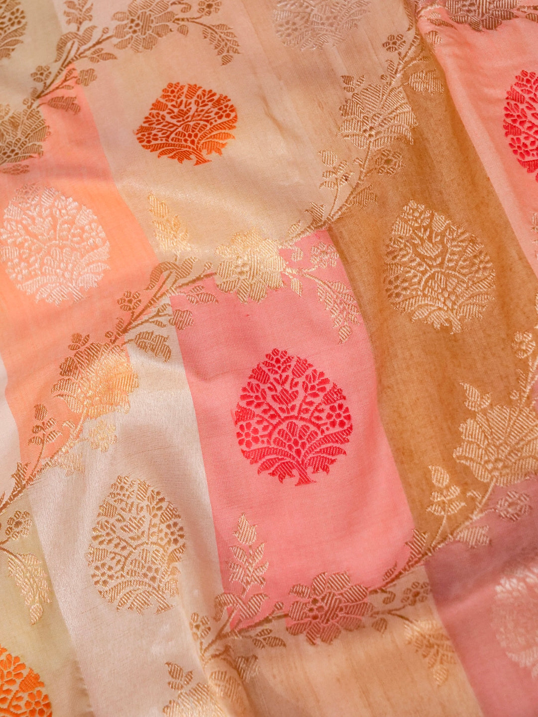 Handwoven Banarasi Kadwa Pure Katan Silk Rangkaat Saree View 4