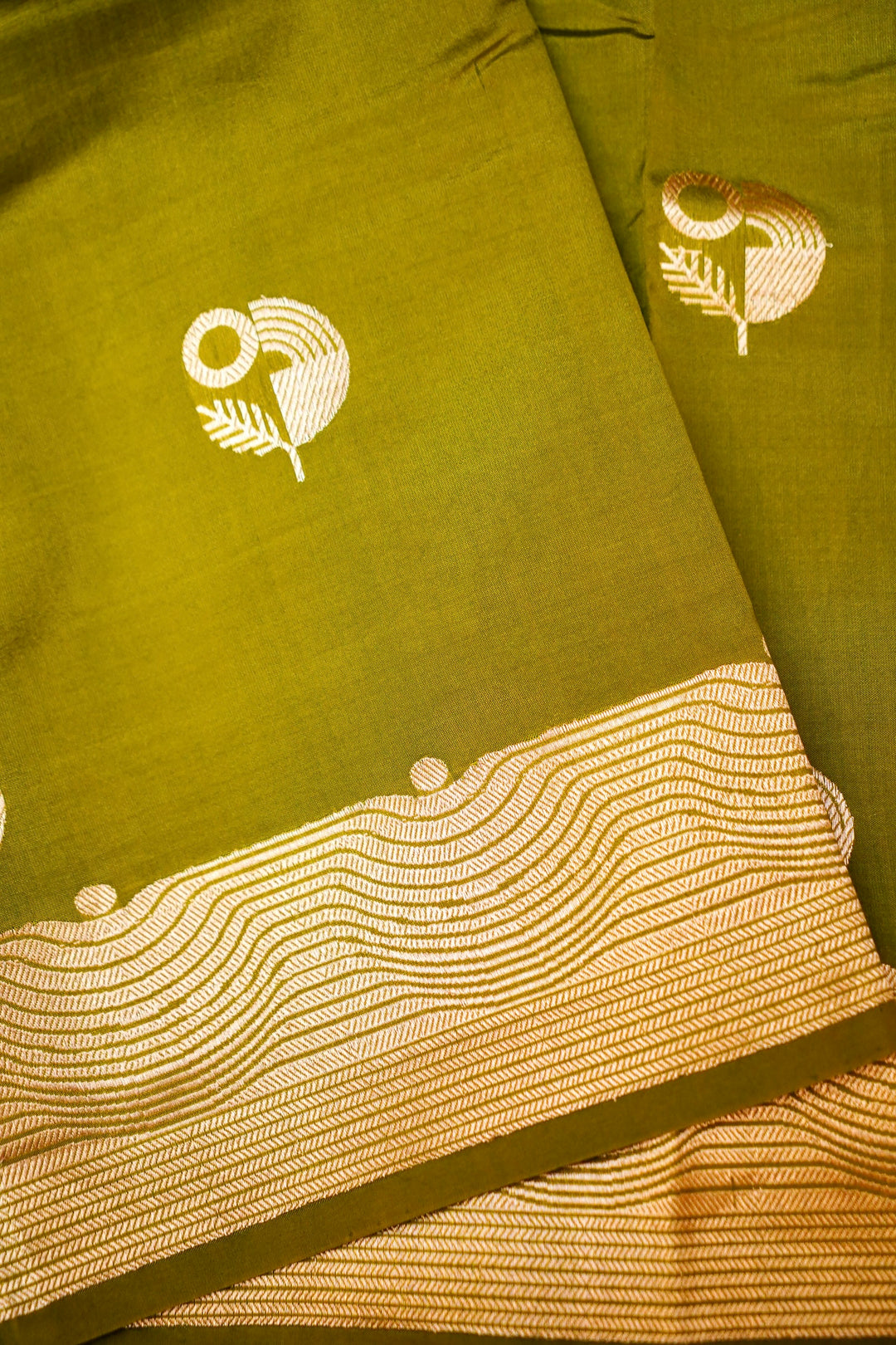 Regal Parrot Green – Handwoven Banarasi Pure Katan Silk Saree with Zari Weave Design