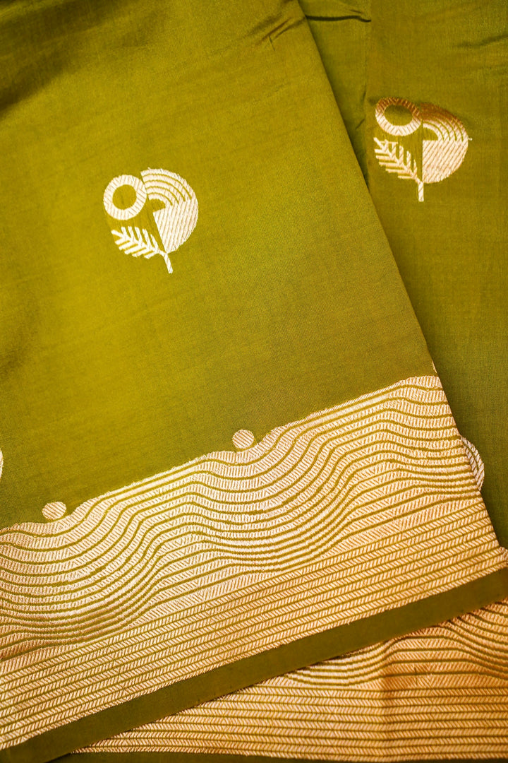 Regal Parrot Green – Handwoven Banarasi Pure Katan Silk Saree with Zari Weave Design