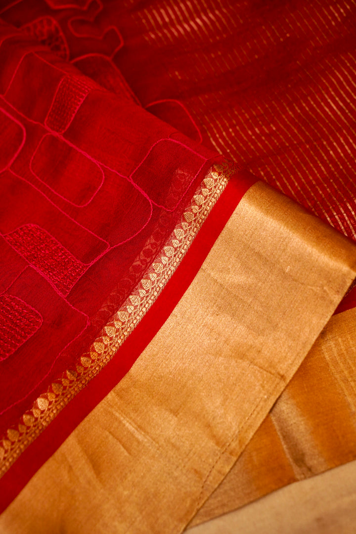 Pink Floral Artistry Designer Organza Saree with Appliqué and Thread Embroidery Border