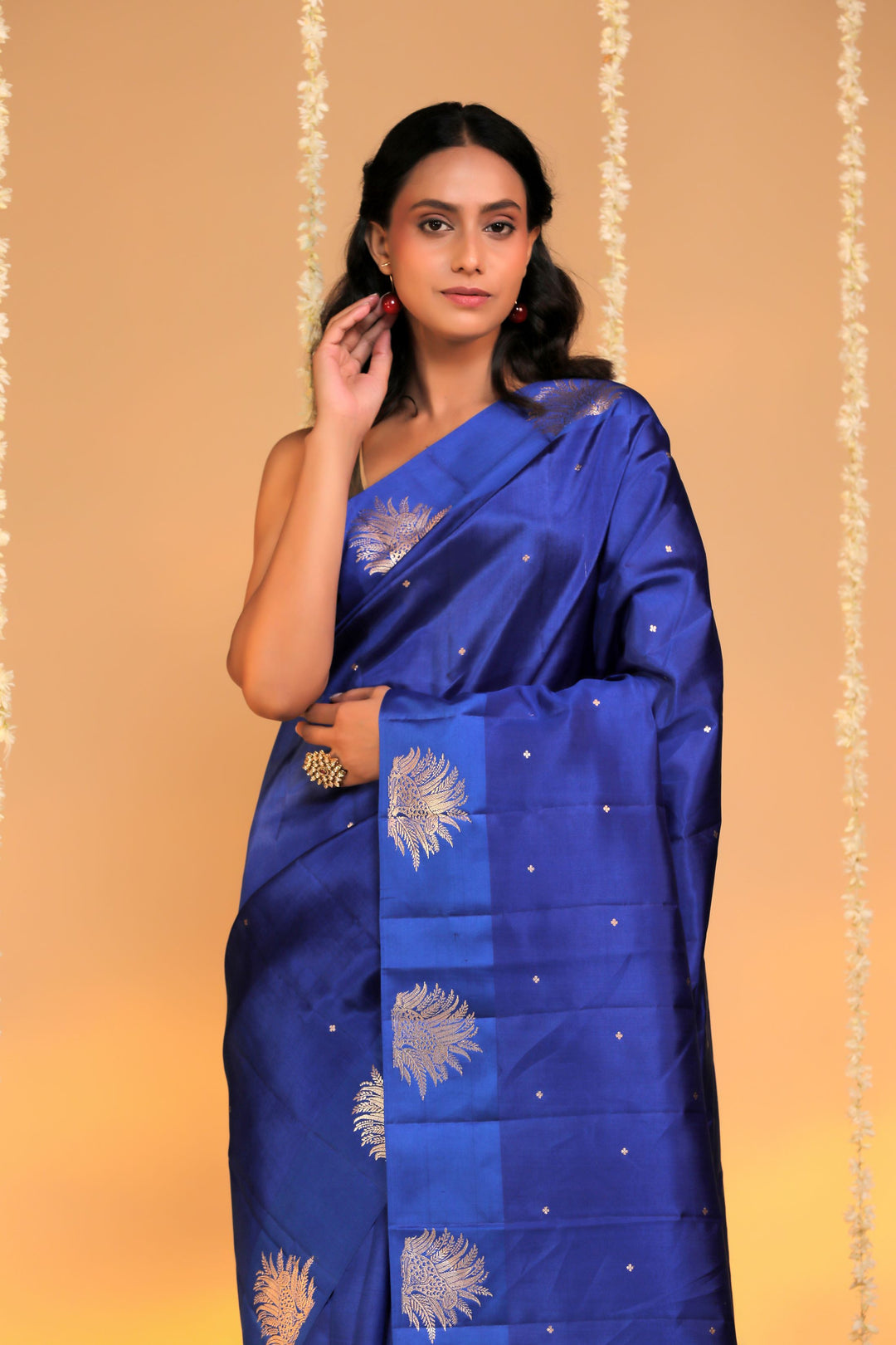 handwoven royal blue banarasi pure mashru silk leopard motif raw mango saree closeup view 2