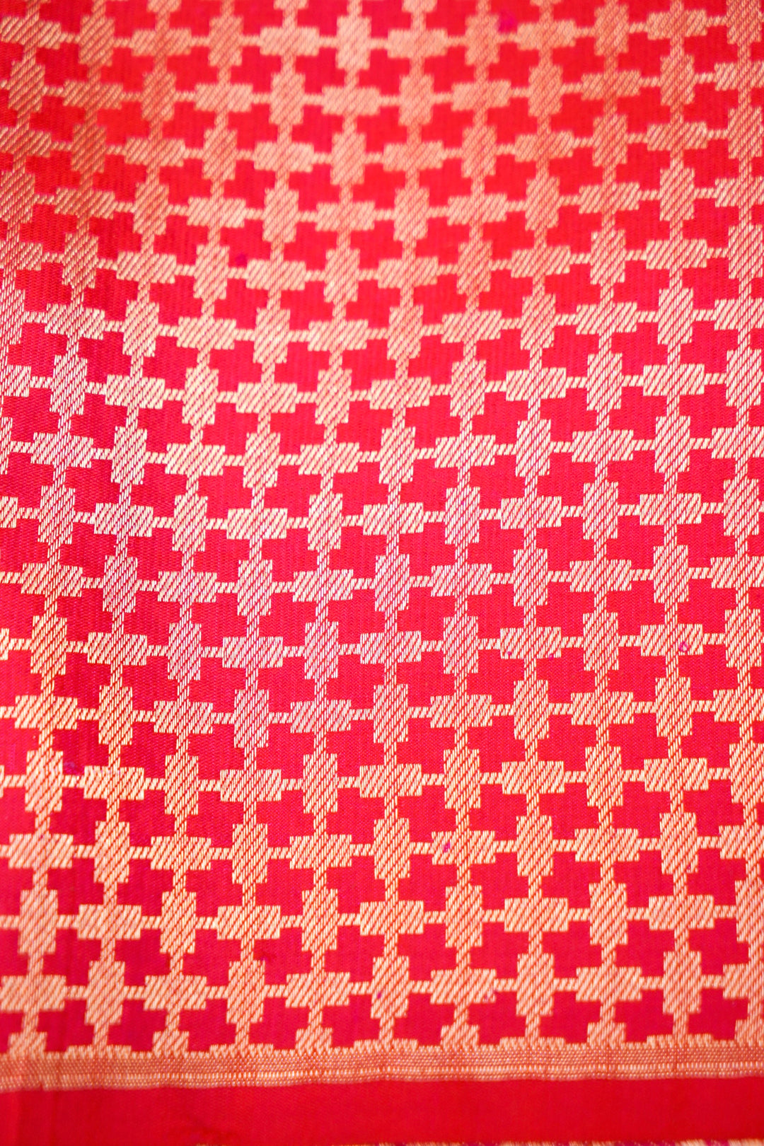 Pink Handwoven Pure Satan Silk Tanchoi Saree with Thread Weaving Design