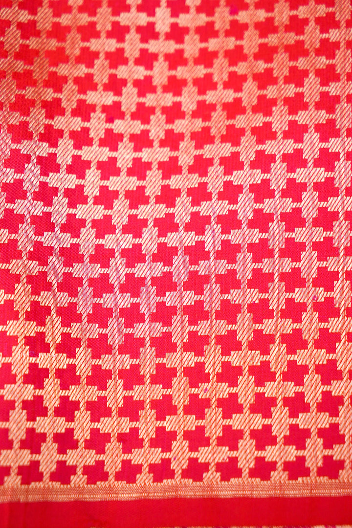 Pink Handwoven Pure Satan Silk Tanchoi Saree with Thread Weaving Design