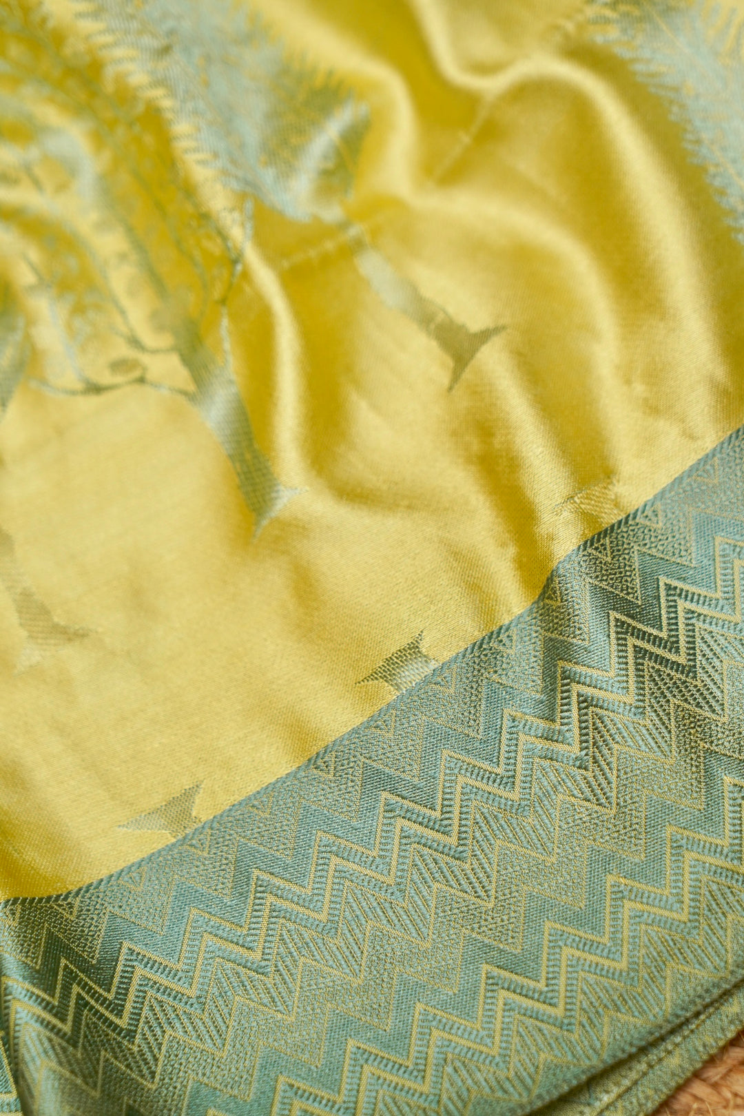 Neon Yellow Handwoven Pure Banarasi Tanchoi Silk Saree