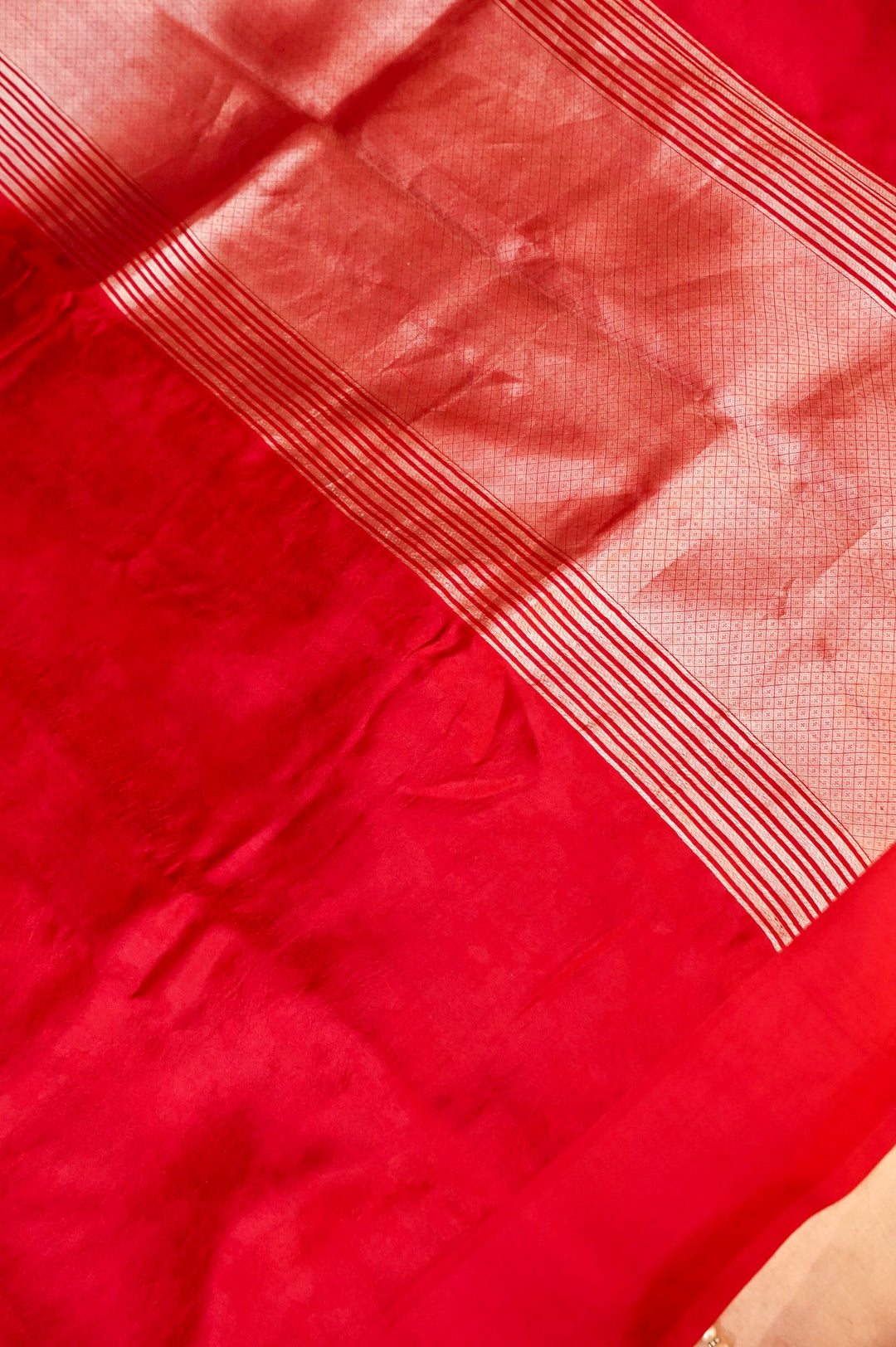 Scarlet Safari Elegance Pink Pure Handloom Silk Saree with Animal Weaving