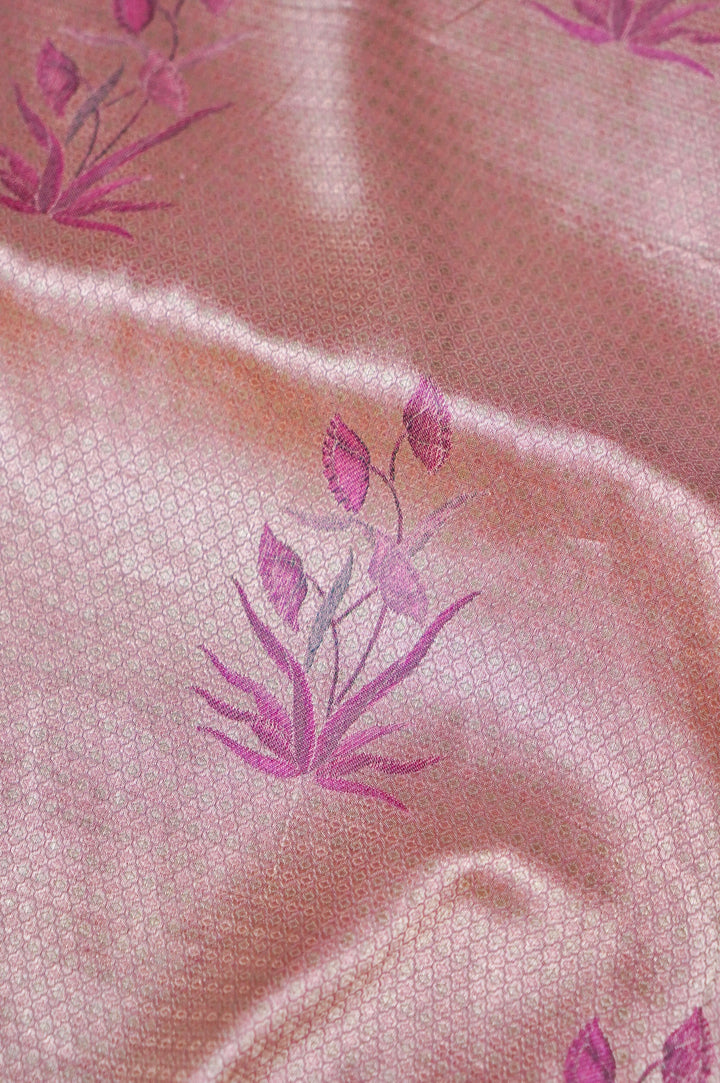 Elegant Mauve Banarasi Katan Silk Saree Featuring Traditional Tanchoi Figure Designs