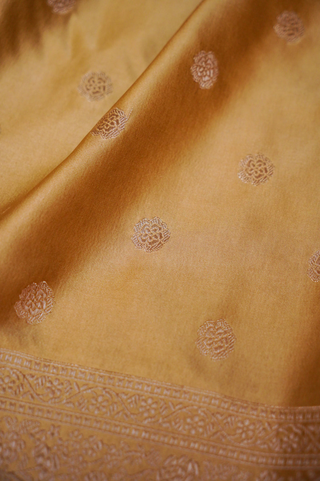 Banarasi Pastel Yellow Mashru Silk Saree Silver Zari Booti with Rich Border & Pallu