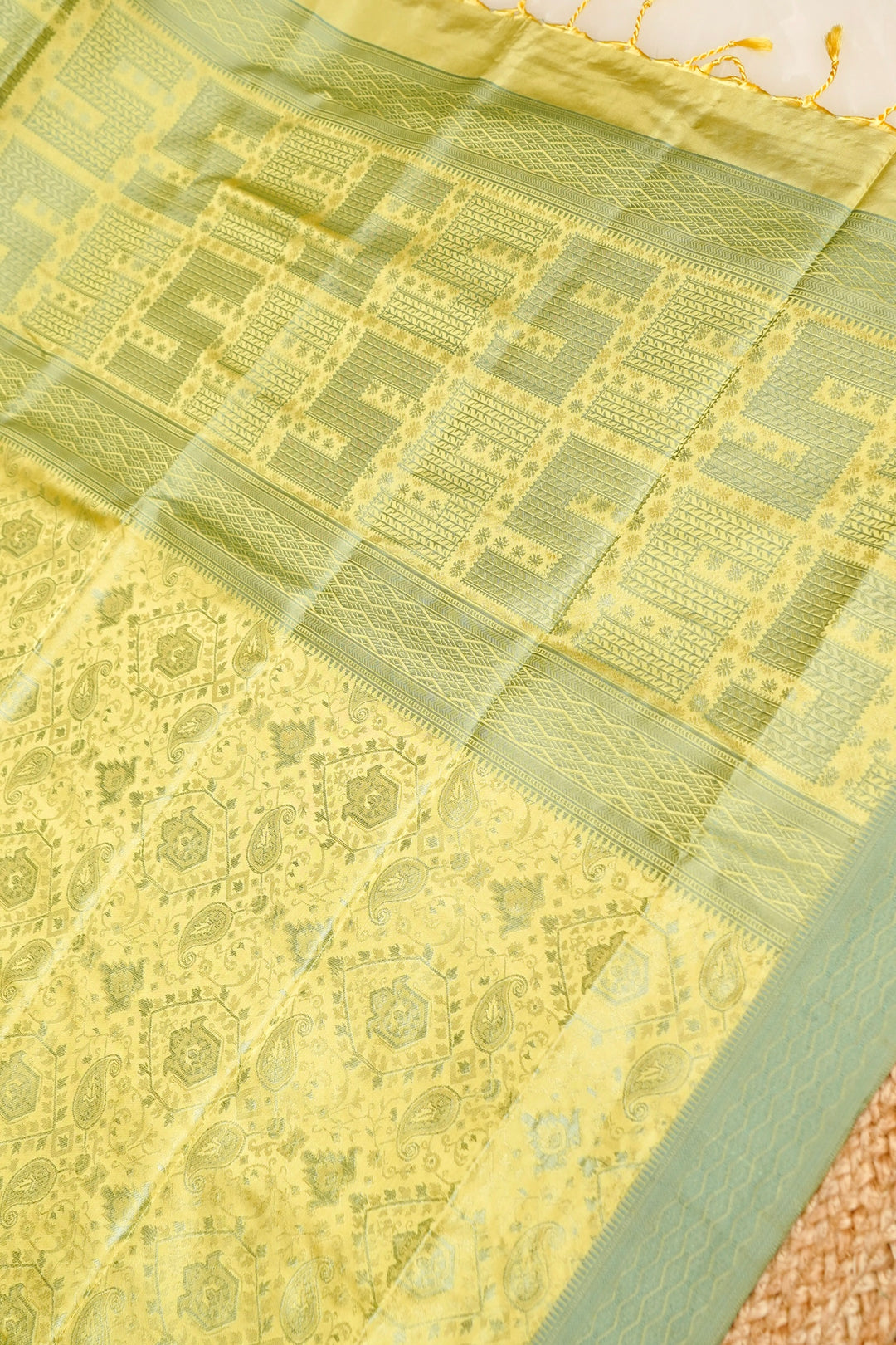 Pastel Yellow Handwoven Banarasi Pure Tanchoi Silk Saree with Resham Elegance