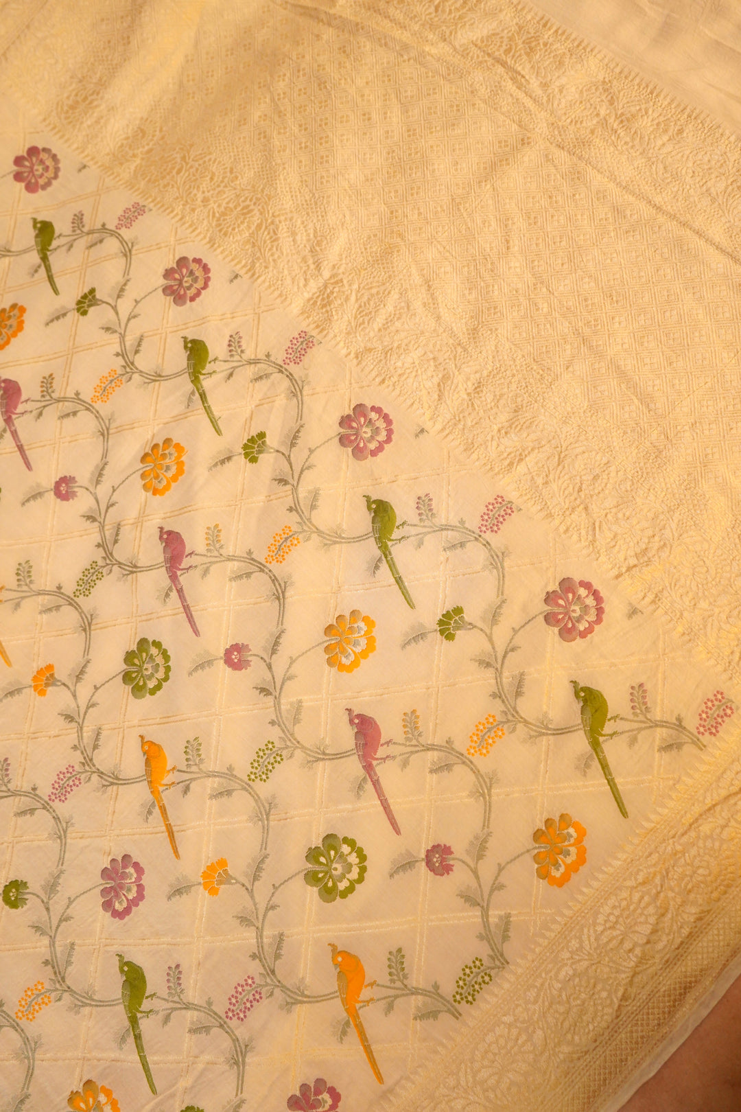 Hansika – Off White Pure Tussar Georgette Birds Motif Saree