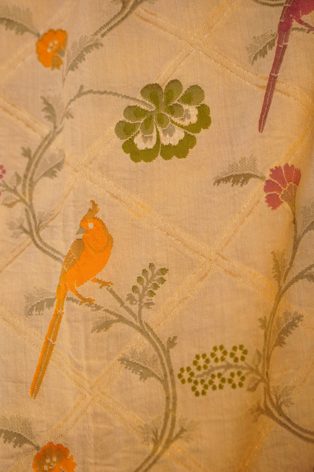 Hansika – Off White Pure Tussar Georgette Birds Motif Saree