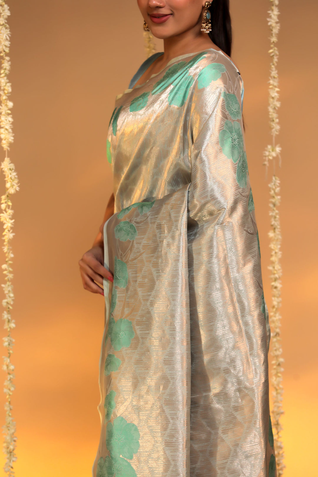 banarasi handloom pastel green pure katan silk structured floral grid motif saree closeup view 2