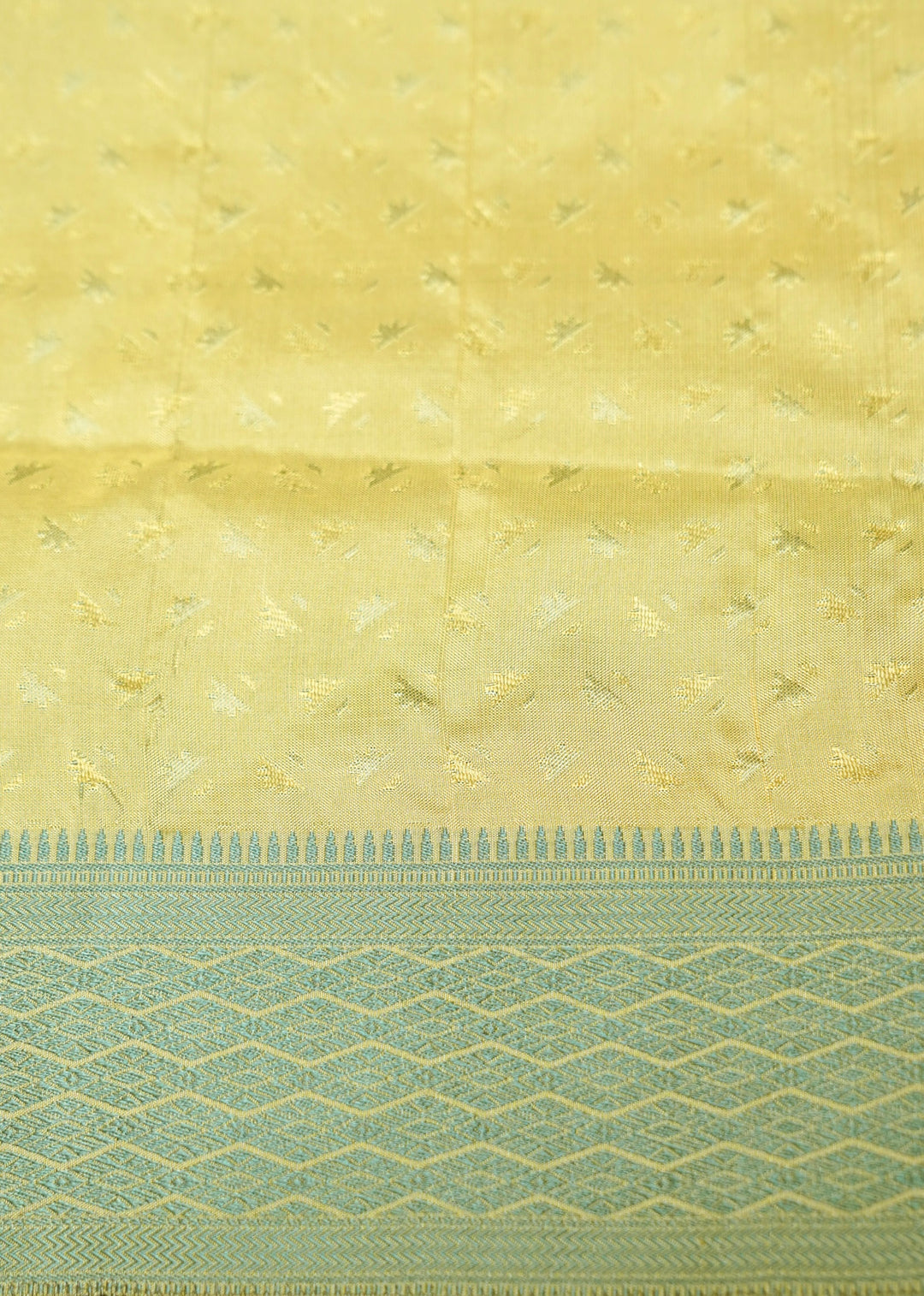 Pastel Yellow Handwoven Banarasi Pure Tanchoi Silk Saree with Resham Elegance