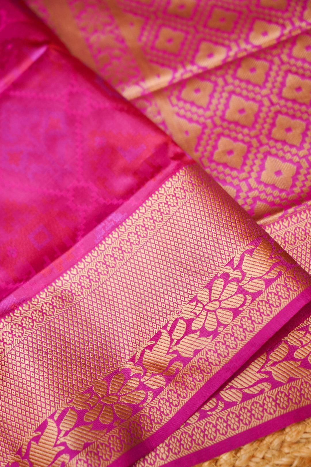 Graceful Pink Handwoven Banarasi Tanchoi Silk Saree with Resham Detailing