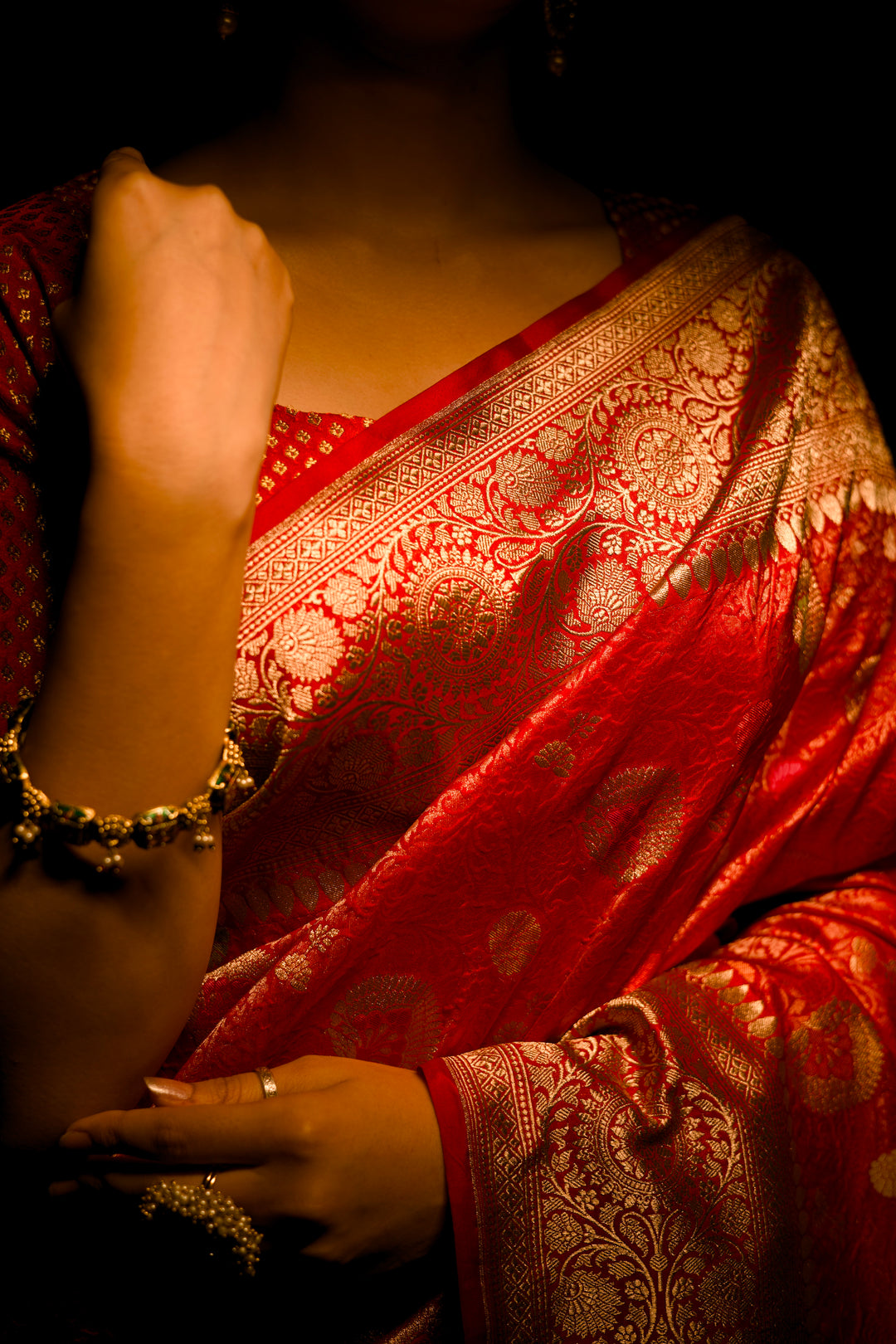 Red Bridal Handwoven Banarasi Jamawar Pure Katan Brocade Silk Meenakari Jaal Saree View 5