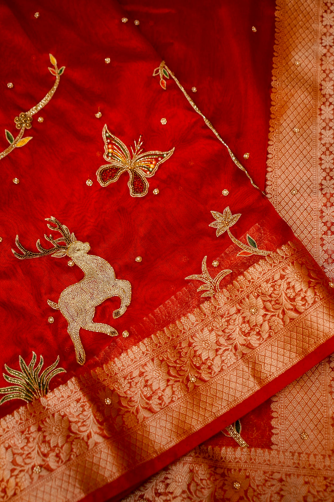 Ruby Red Maharani Tissue Silk Radha Krishna Motif Saree View 5