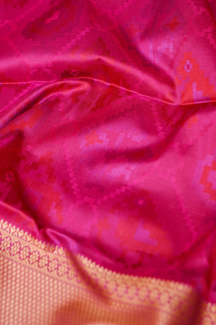 Graceful Pink Handwoven Banarasi Tanchoi Silk Saree with Resham Detailing