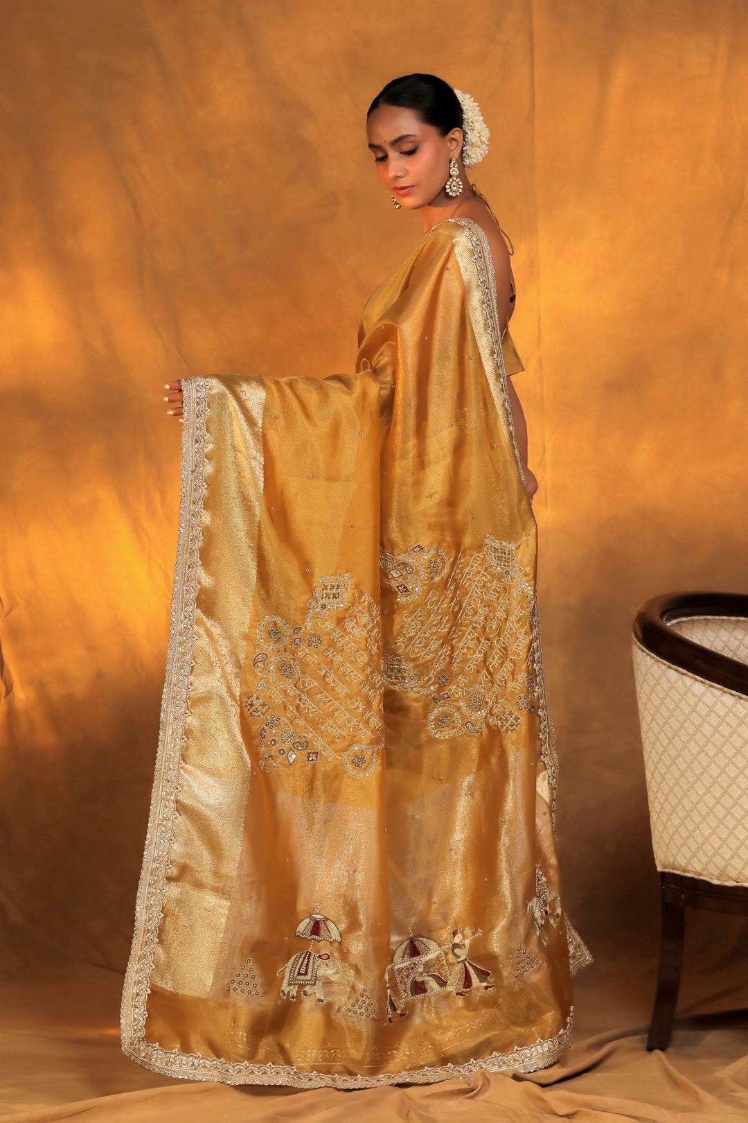 golden pure tissue silk gayatri mantra written with baarat inspired pallu scallop lace border side view
