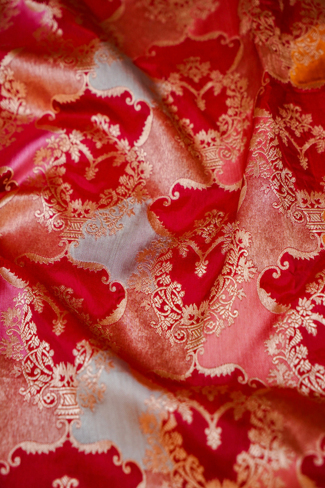 Rangon Ki Lehar Handwoven Banarasi Rangkaat Pure Katan Silk Saree View 4