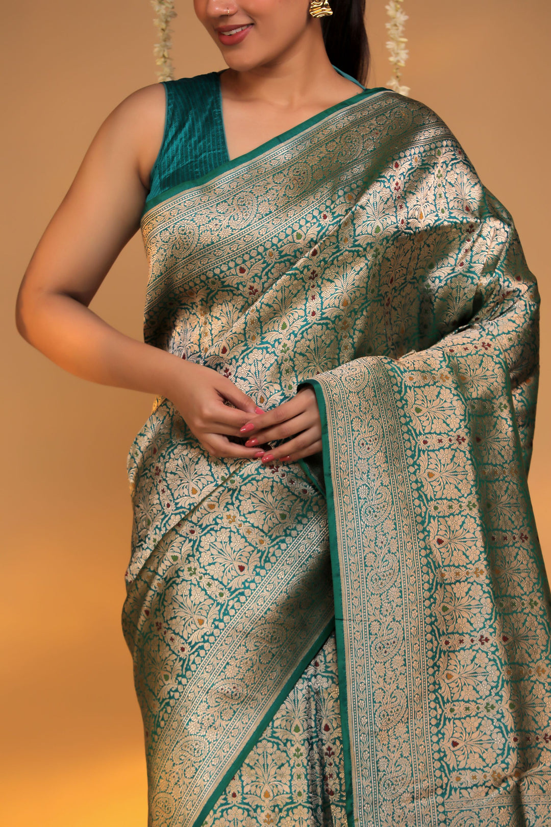 handwoven banarasi pure katan silk meenakari weaving saree closeup view 2