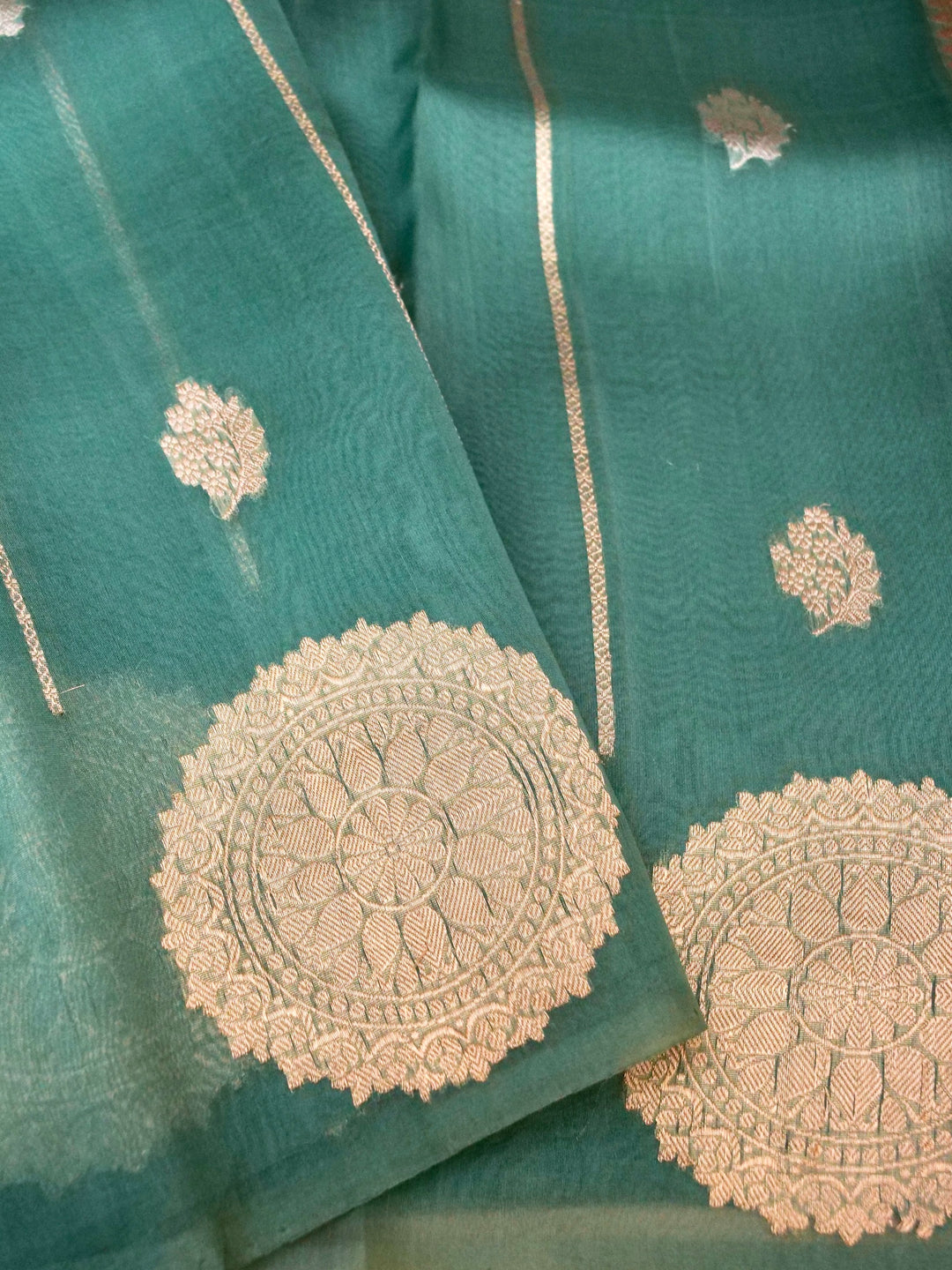 Handwoven Banarasi Organza Kora Saree