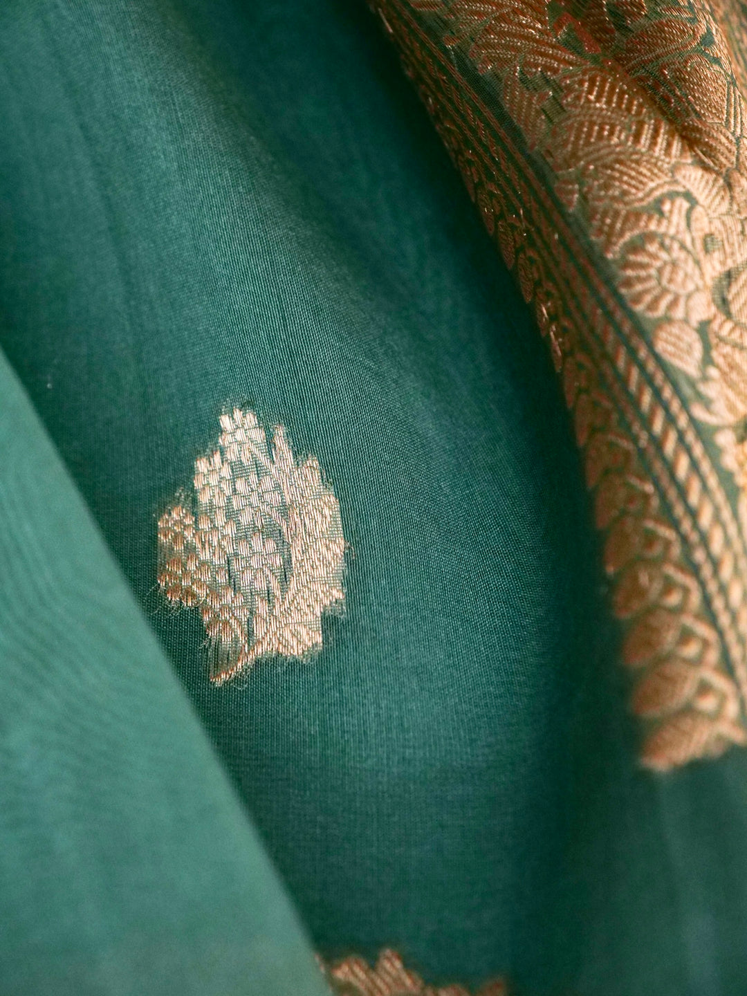 Handwoven Banarasi Organza Kora Saree